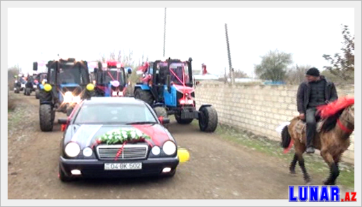 Qeyri-adi toy karvanı: Toy karvanında 10 ədəd traktor iştirak etdi - VİDEO