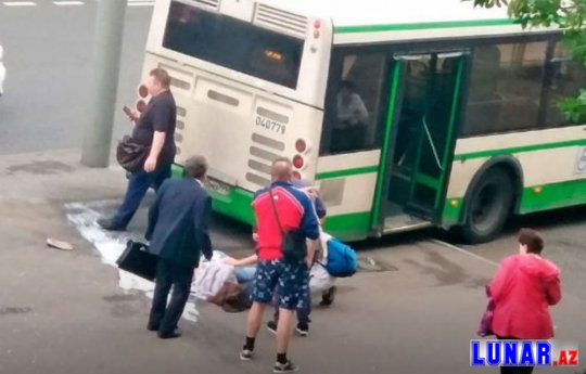 Avtobus dayanacağa girdi: Ölən və yaralananlar var - ANBAAN GÖRÜNTÜ