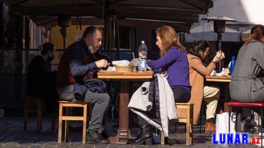 İtaliya hökuməti restoran və barları açmağa məcbur oldu