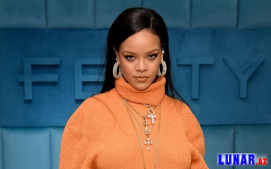 Rihanna öz brendini bağlayır